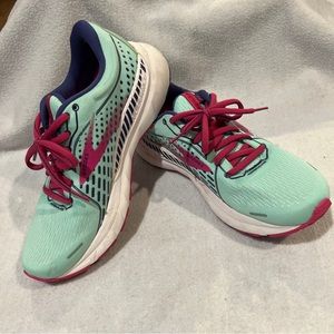 Brooks Adrenaline GTS 21 sneakers -1203291B339- size 7.5 -